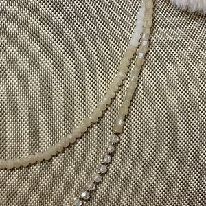 Loft necklace crystal, white and iridescent beads